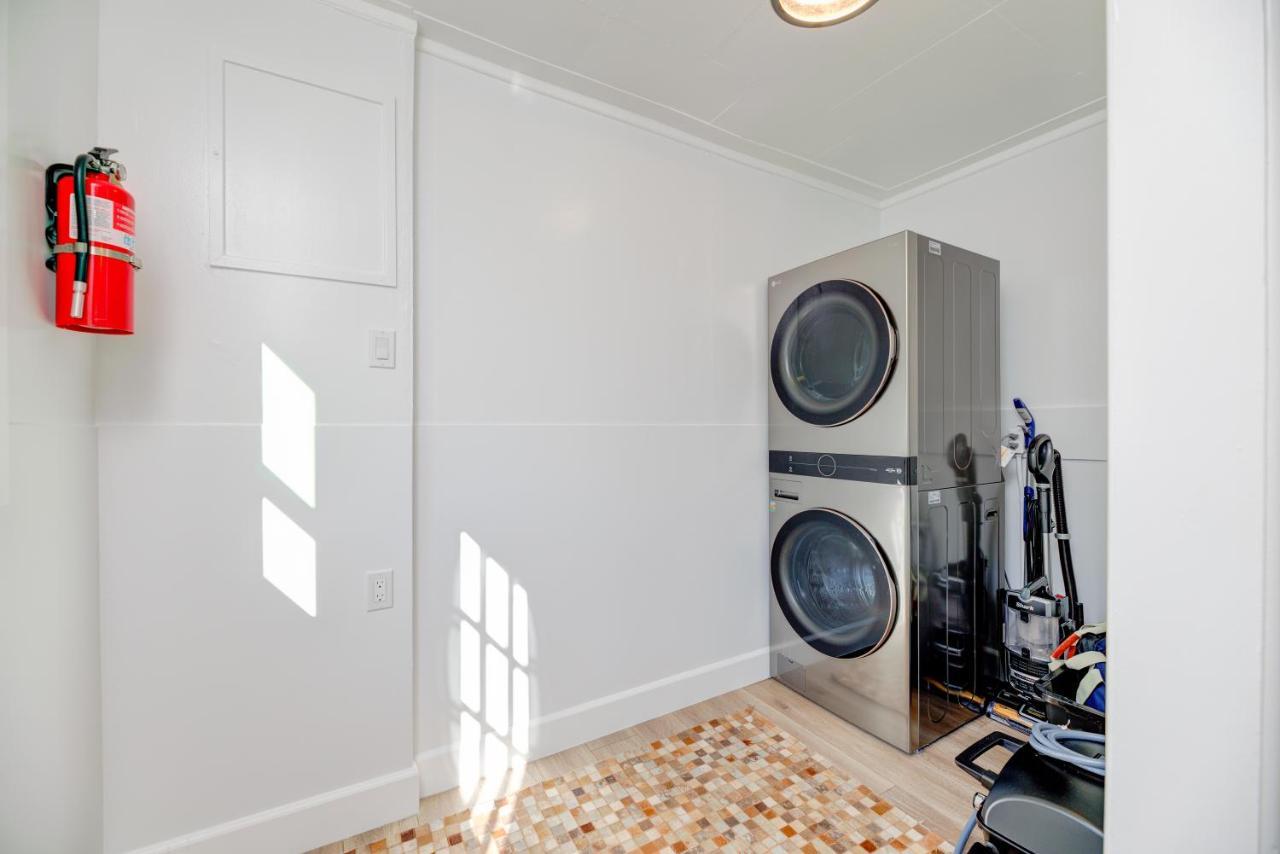 Lovely White Beach House Redondo Beach Exterior photo